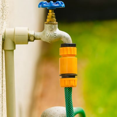 Adaptateur robinet universel EasyConnect au jardin