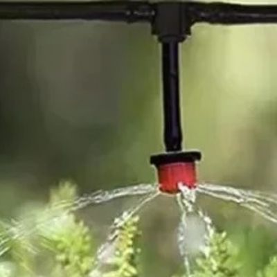 Arroseur automatique Goutty positionné vers le bas à droite