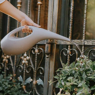 Arrosoir jardin bec long ErgoDesing  idéal pour l'arrosage des plantes sur son balcon