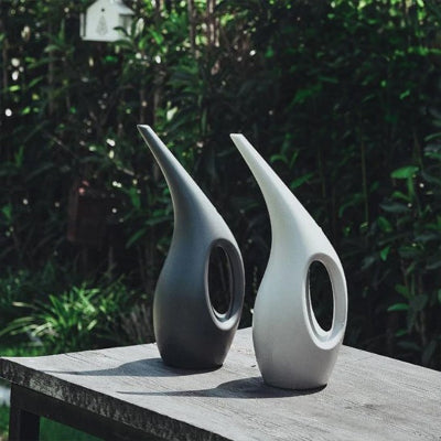 Arrosoir jardin bec long ErgoDesing sur table jardin