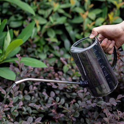 Arrosoir translucide 1L Vintage Garden avec son profil desing ergonomique