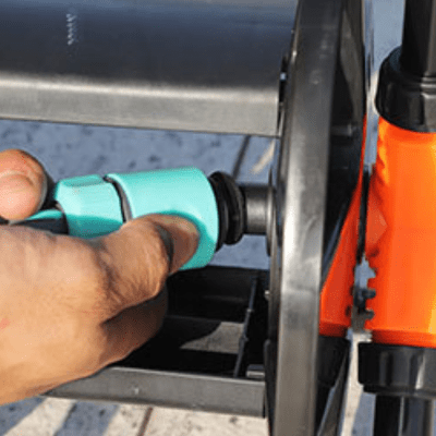 Branchement de l'enrouleur tuyau arrosage PlumEau