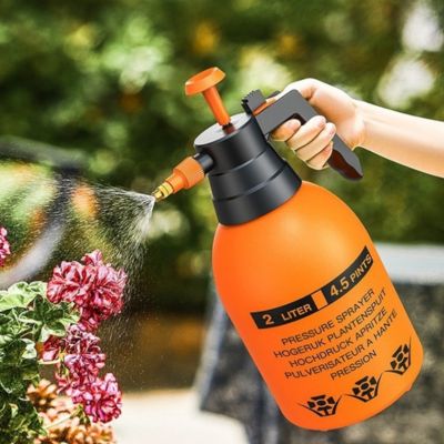 Pulvérisateur jardin Aquapulse duo orange  en action