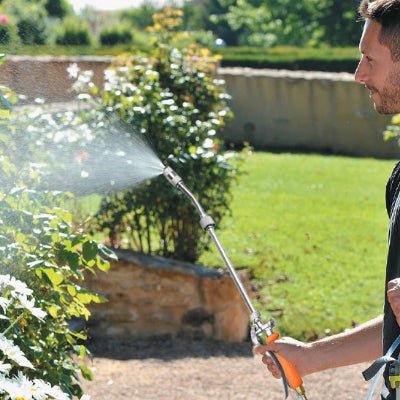 jet puissant du Pulvérisateur Professionnel Réglable FlowMaster en action