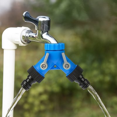 Raccord pour tuyau arrosage en Y GardenPlus de couleur bleu visible