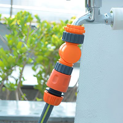Raccord tuyau arrosage pivotant 360° FlexiRotate utile autant à l'intérieur qu'à l'extérieur