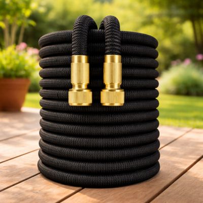 Tuyau arrosage extensible 25' 3foisFlex noir uni sur terrasse bois