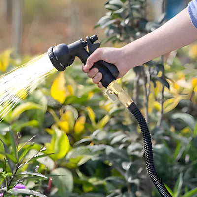 Tuyau arrosage extensible FlexStream Pro avec pistolet en gros plan dans main