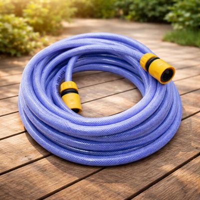 Tuyau arrosage Extenso Premium sur terrasse bois