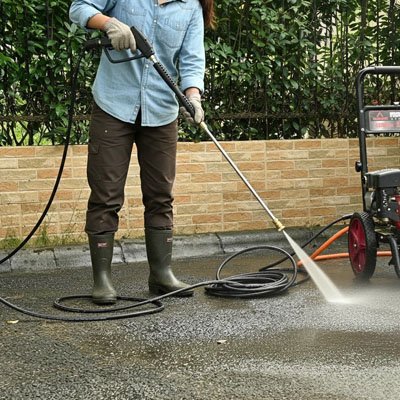Tuyau nettoyeur haute pression PowergGarden idéal pour nettoyer la cour asphalte